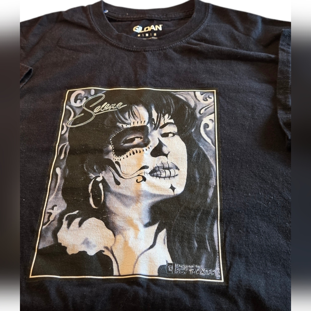Selena Graphic Tee Size Med